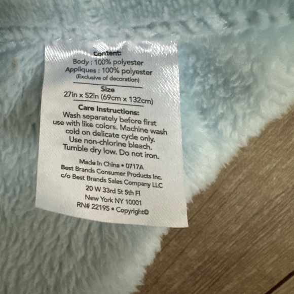 Adorable Kids Princess Hooded Fleece Towel Like New
27” x 52”
Bin OO - Picture 9 of 10